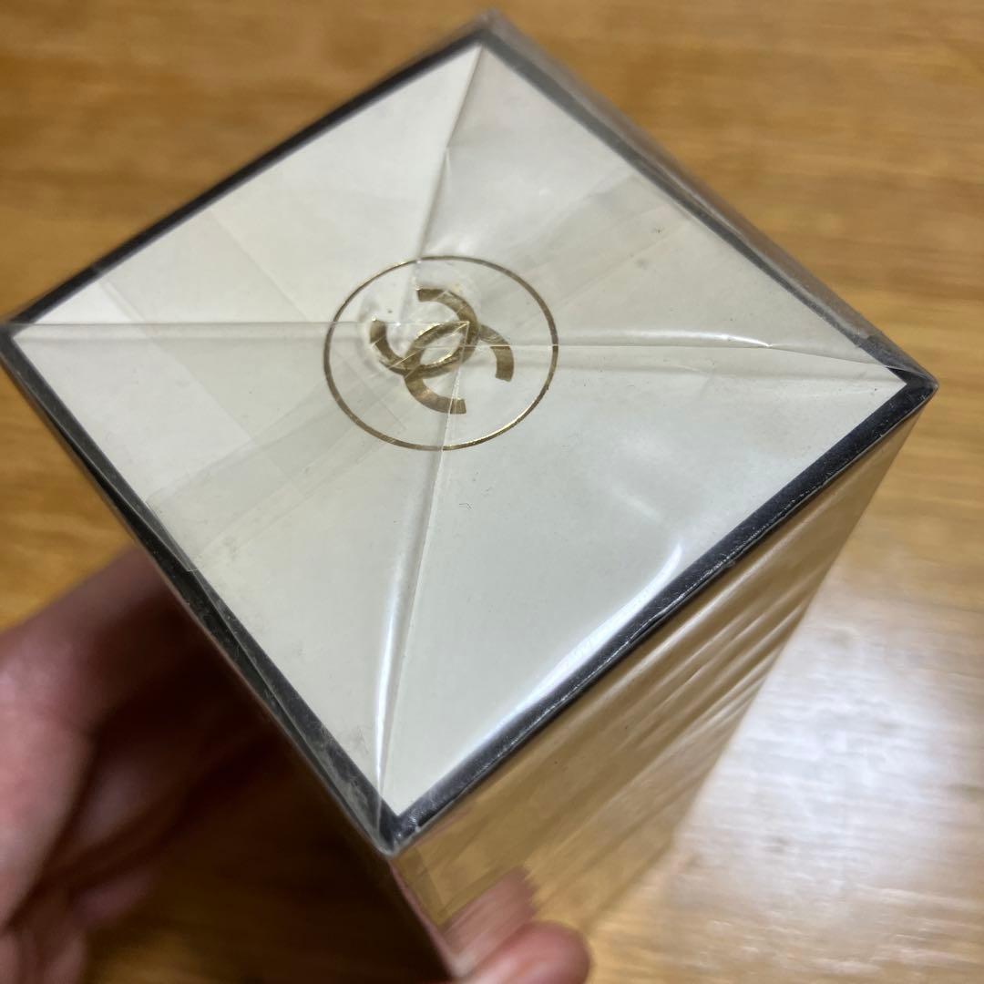 未使用品　CHANEL Eau de Toilette N°19 100ml