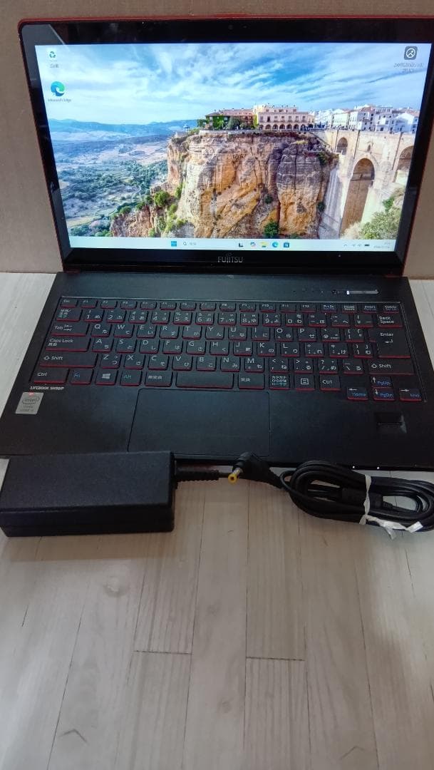 桜の季節限定価格 Fujitsu Lifebook SH90/P 4世代i5