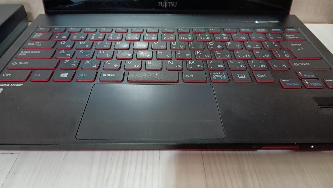 桜の季節限定価格 Fujitsu Lifebook SH90/P 4世代i5
