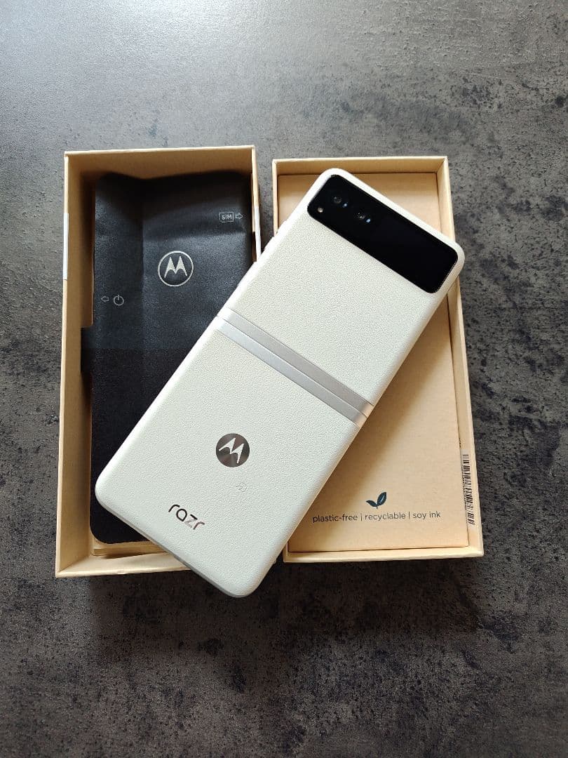 Motorola razr 40 バニラクリーム 256GB