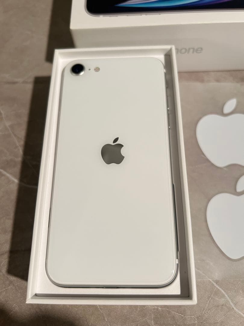 Apple iPhone SE (第2世代) ホワイト 本体　128GB