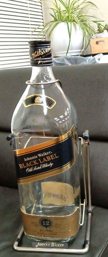 •4.5L ビックボトル　マグナムボトルスタンド付き　ウイスキー空き瓶