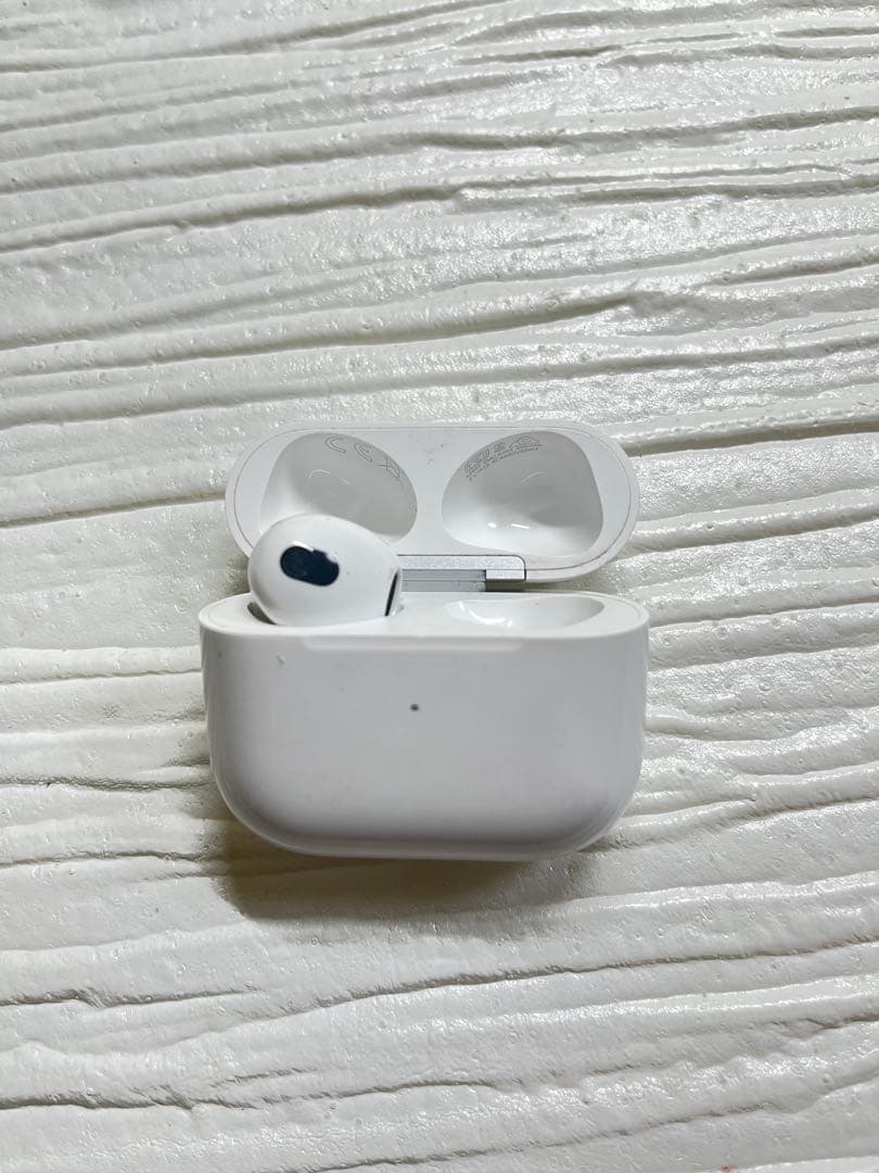 AirPods 第3世代　充電ケース Lightning Apple