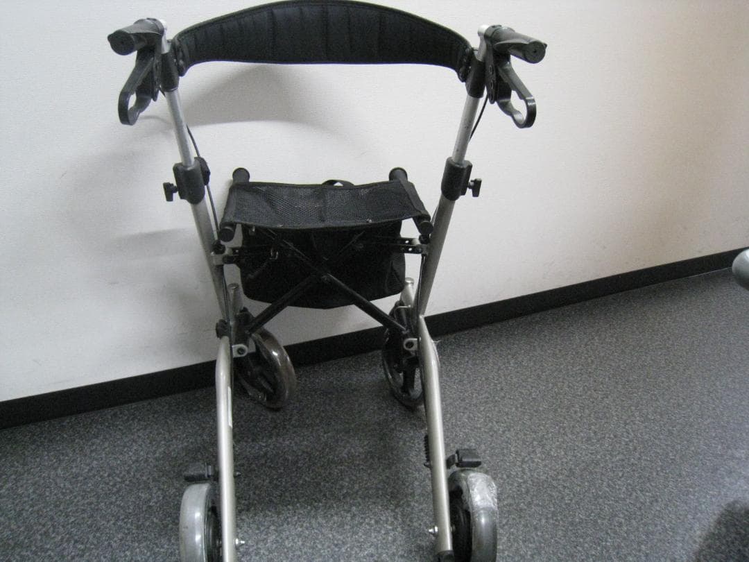 ナブテスコ　CONPAL 抑速ブレーキ付き歩行車 歩行器