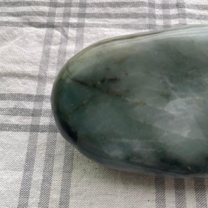 糸魚川翡翠　1.1キロ　鉱石コレクション