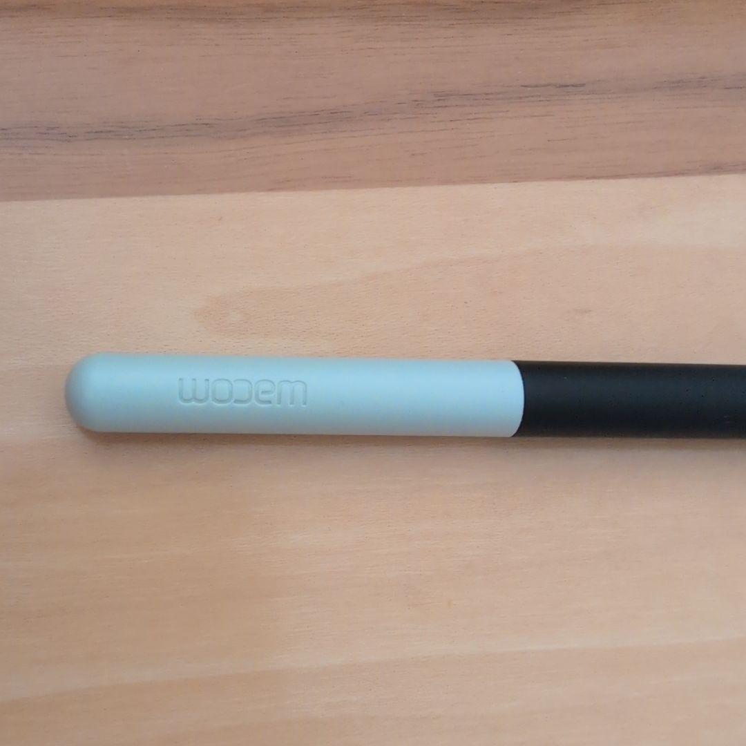 ほぼ未使用　Wacom One 液晶ペンタブレット13.3インチ　ペーパーライク