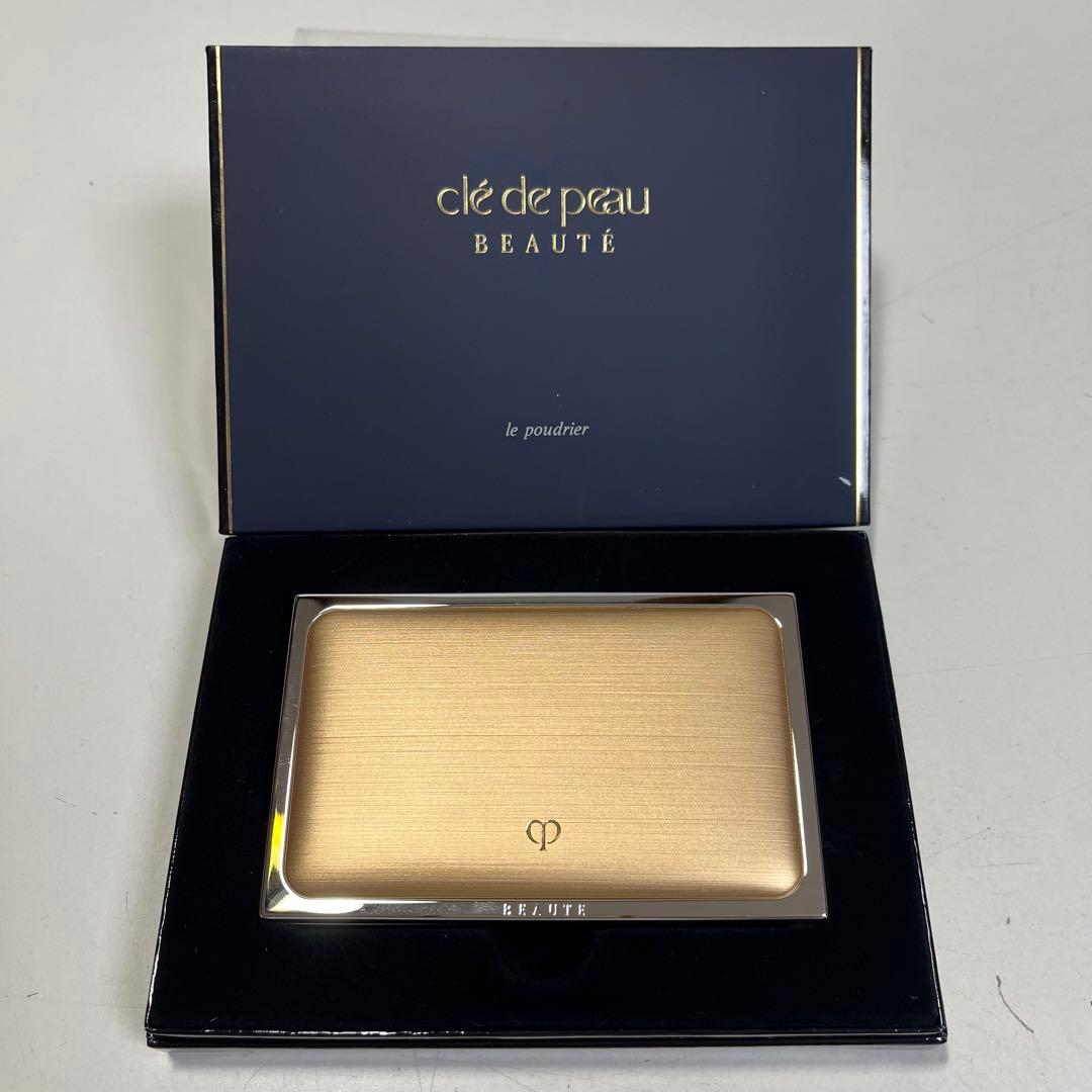 ◇M657【未使用】clé de peauファンデーションケース定価15000円