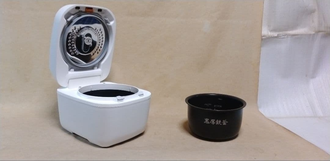 HITACHI RZ-A100HJH 炊飯器 5.5合炊き 高年式 美品
