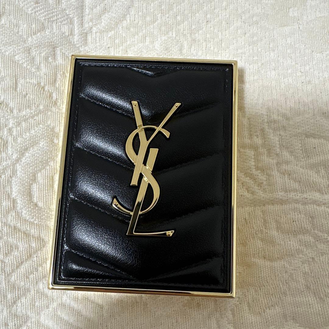 Yves Saint Laurent クチュールミニクラッチ700