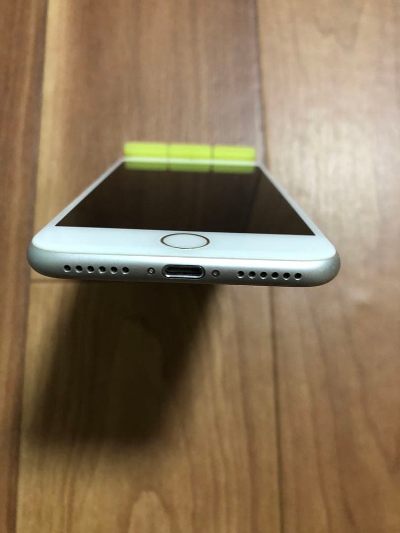 iPhone8 シルバー　64GB simロック解除済み