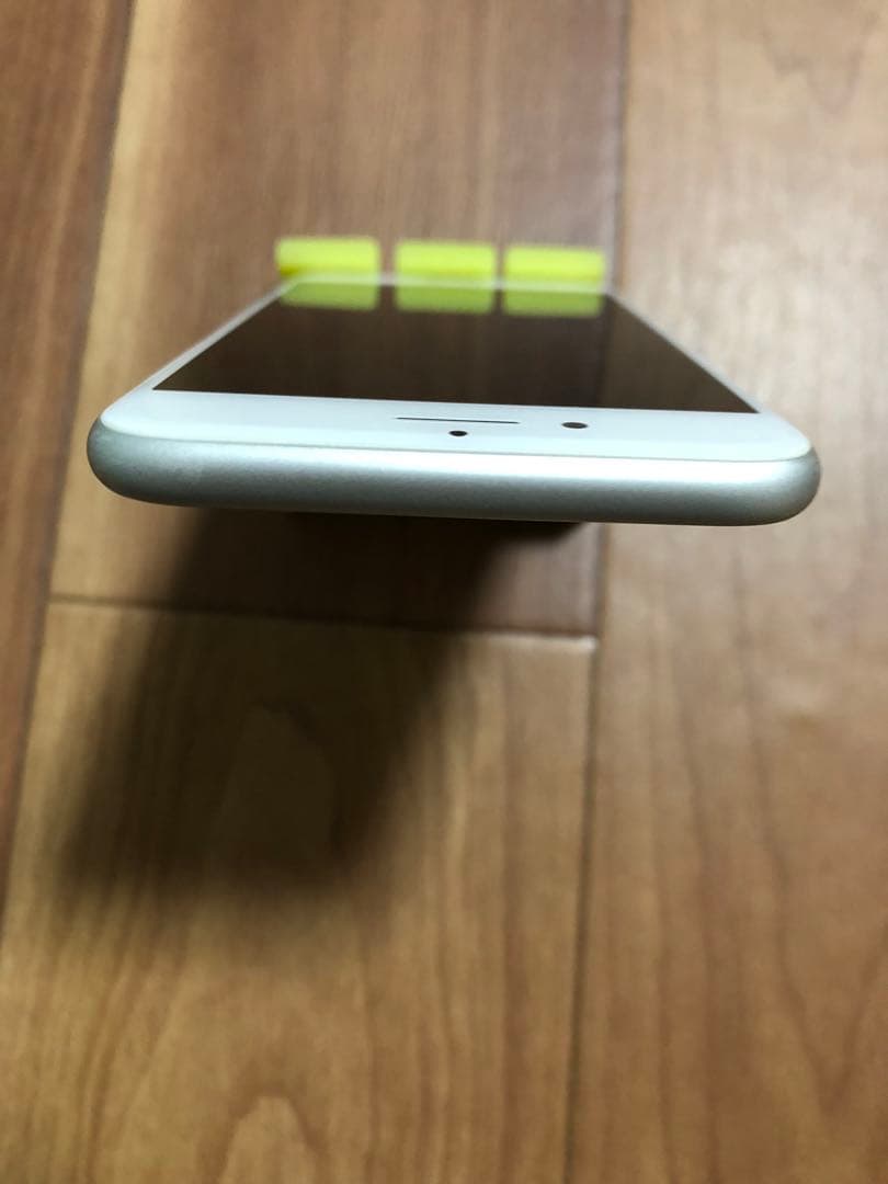 iPhone8 シルバー　64GB simロック解除済み