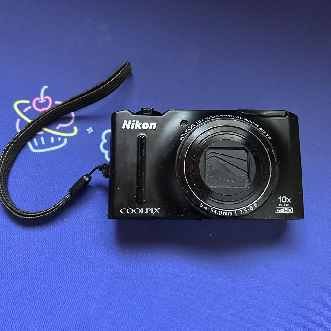 ニコン　COOLPIX S8100 本体、バッテリー　充電ACアダプター