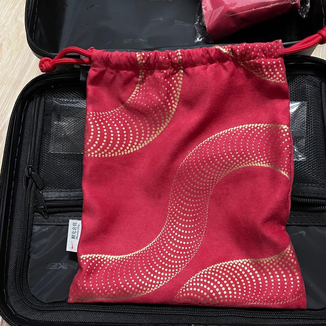 海外限定　日本未発売　NIKE トラベルセット　ネックピロー　旧正月