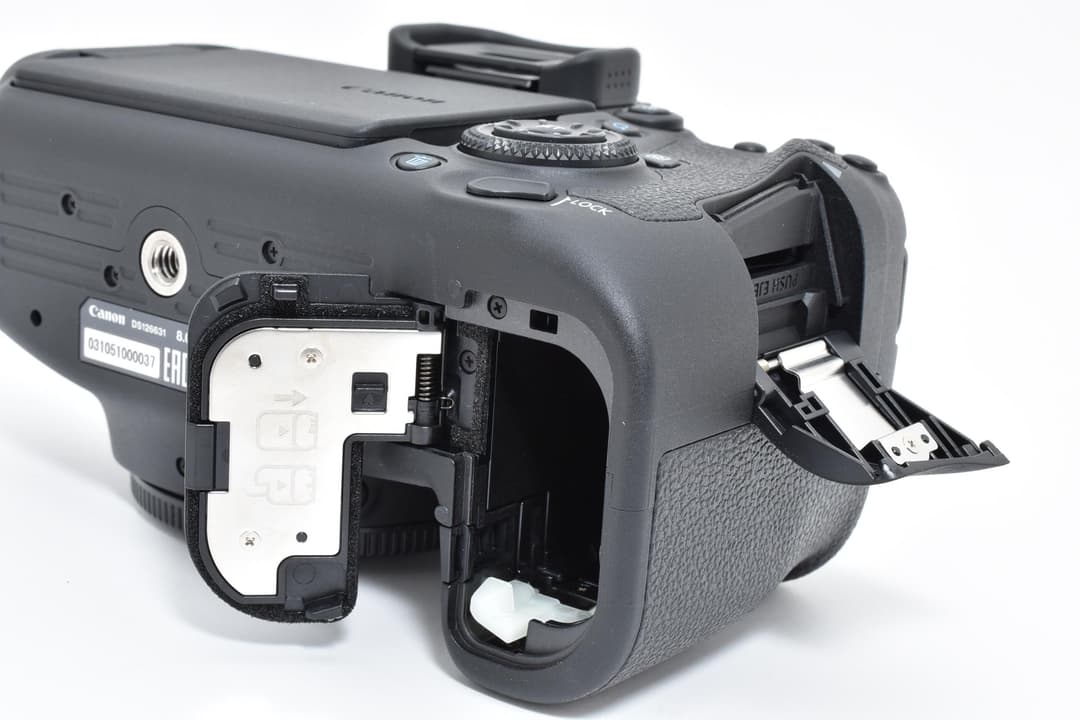■ほぼ新品■ キャノン EOS 6D Mark II #D136