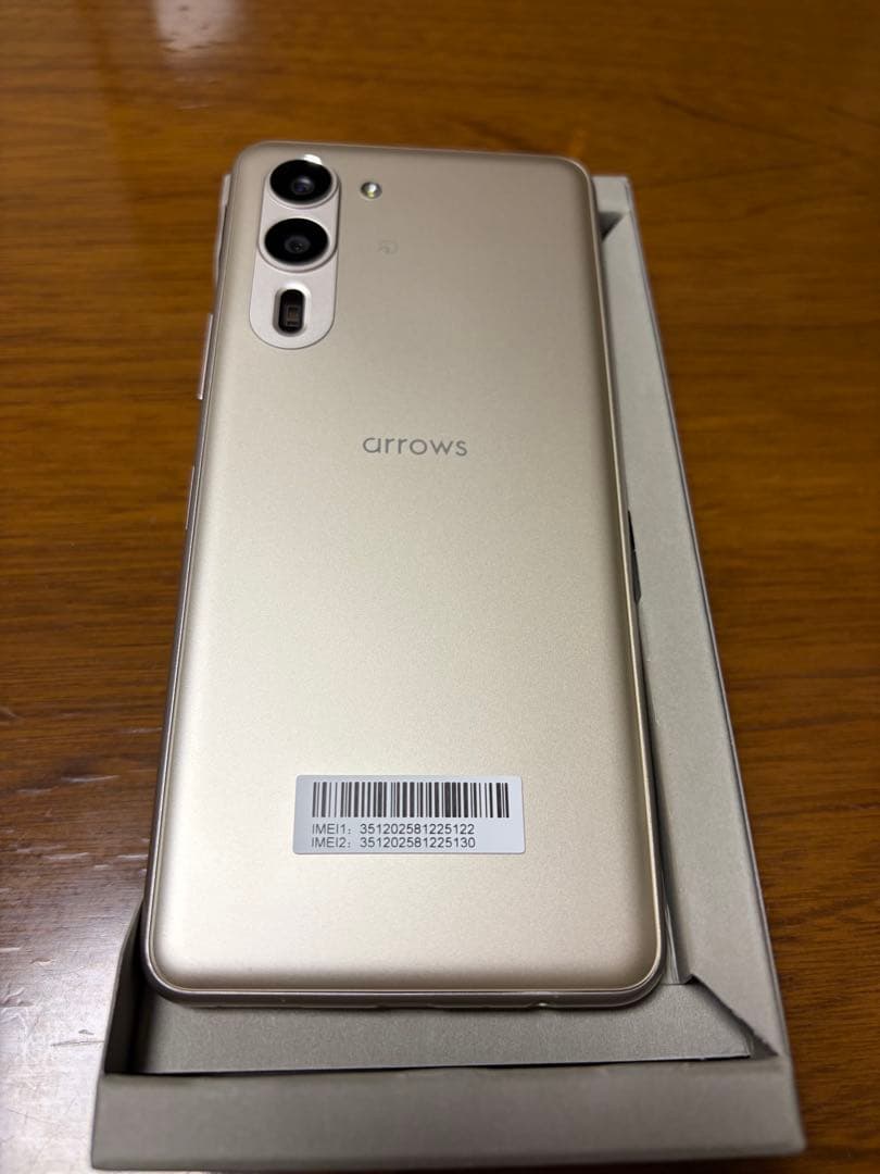 arrows We2 Plus M06 8GB シャンパンシルバー