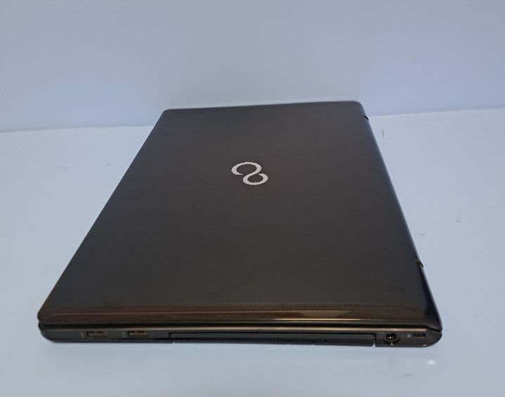 Fujitsuノート Core i7 16GB 新品SSD512GB