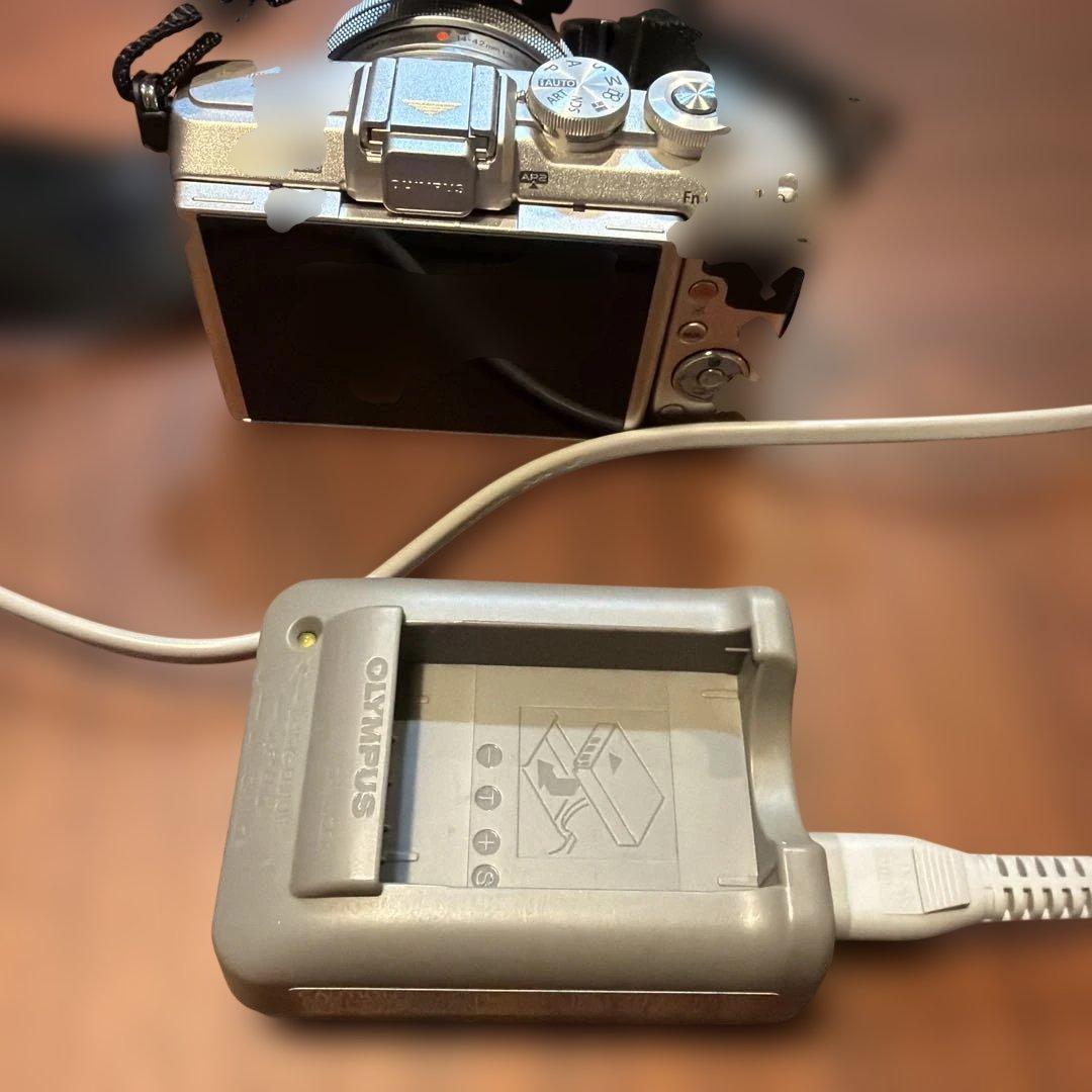 【美品】OLYMPUS PEN Lite E-PL7 シルバー 14-42mm