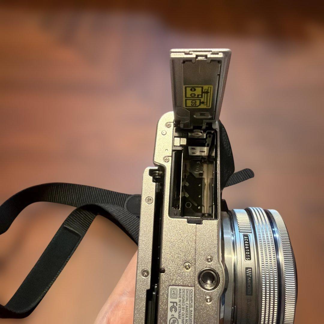 【美品】OLYMPUS PEN Lite E-PL7 シルバー 14-42mm