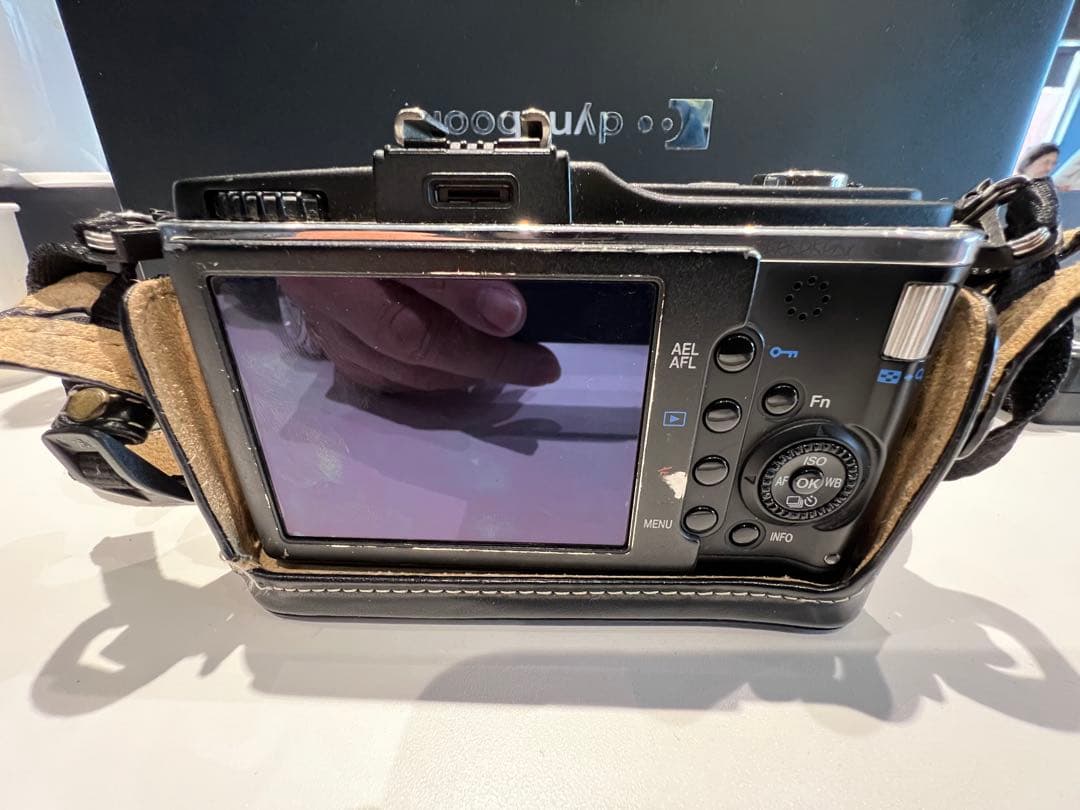 OLYMPUS ミラーレス一眼カメラ PEN E-P2 14-42mmレンズ付