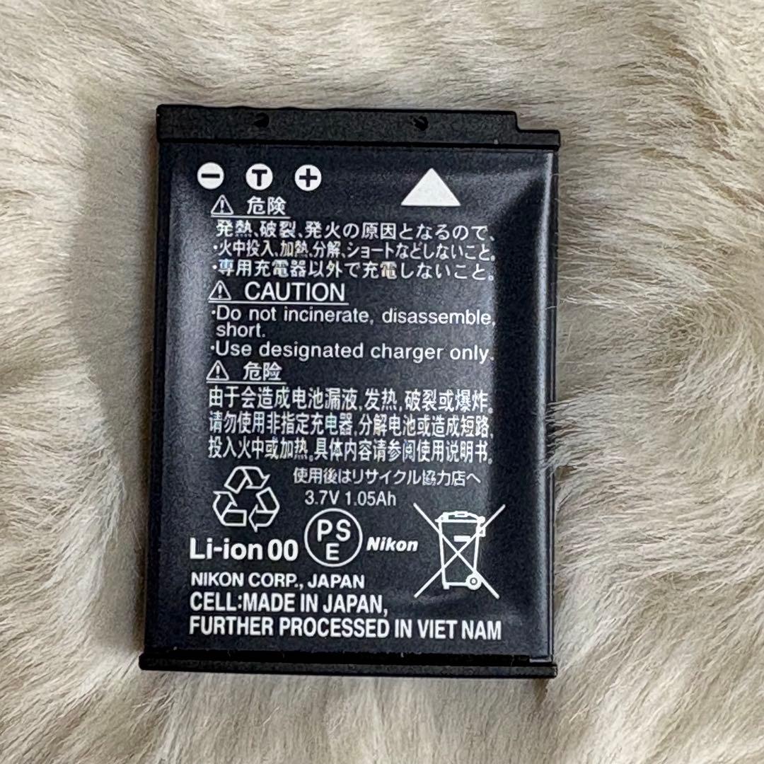 ⭐️Nikon ⭐️ COOLPIX S8200 レッド　赤色　本体　バッテリー