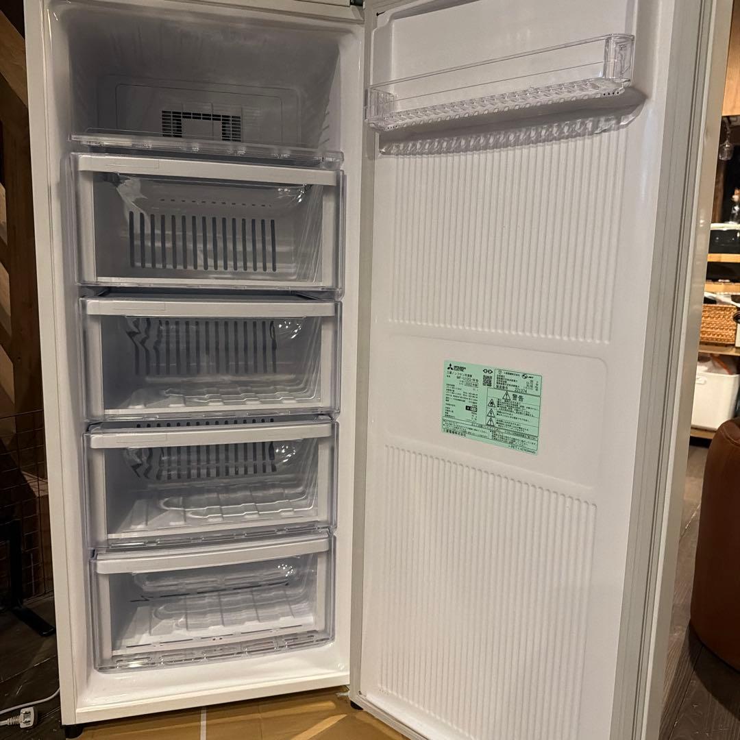 送料込み　三菱電機 冷凍庫 MF-U12H-W 121L 2022年製 ホワイト