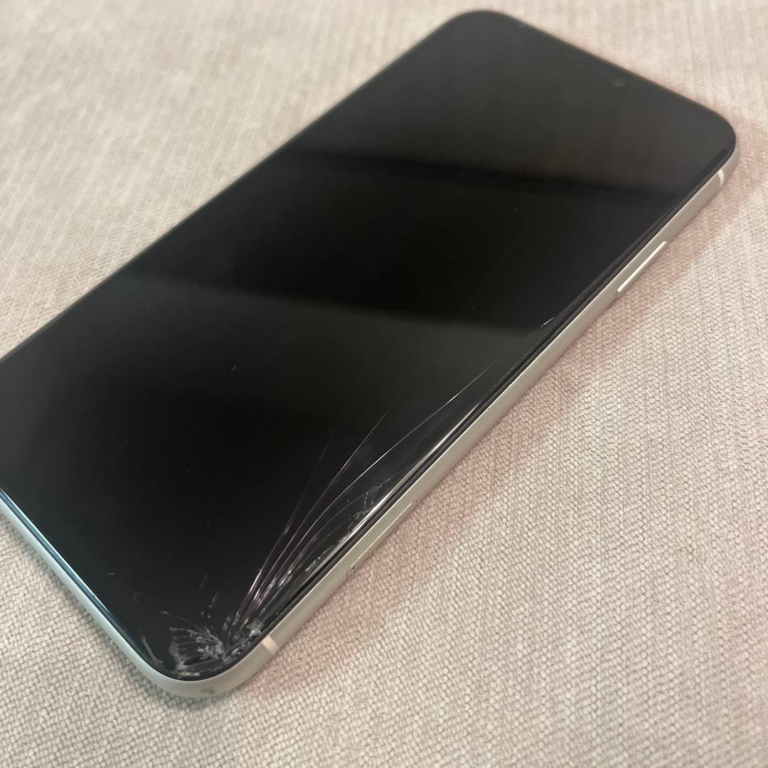 Apple iPhone 11 ホワイト 本体　クリアケース付き