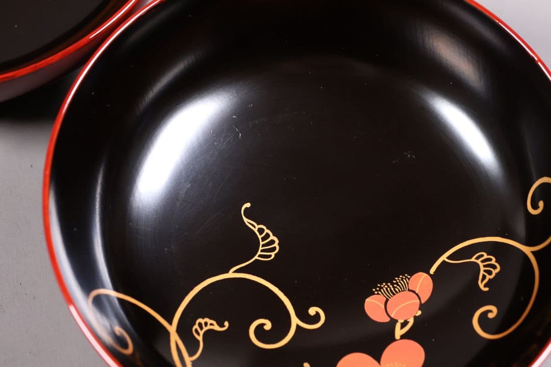 【MA489】漆芸 木製漆器 梅唐草蒔絵 木皿 五客 11.9cm 黒塗 溜塗