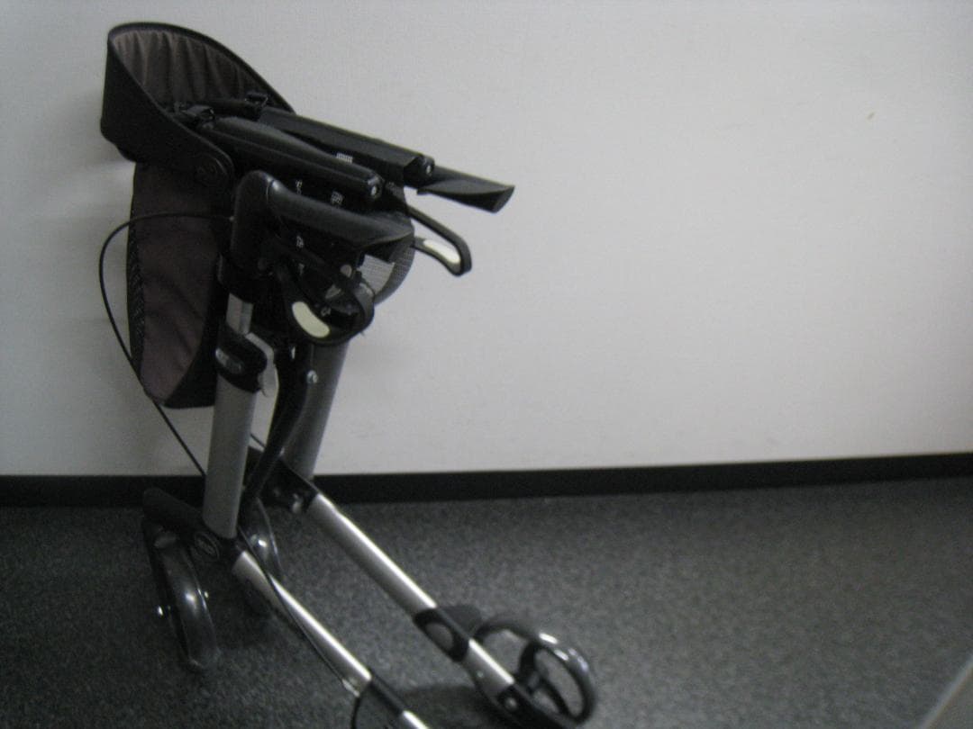 ハンディウォークＬ　GEMINO 30 歩行器 歩行車 パラマウントベッド ②