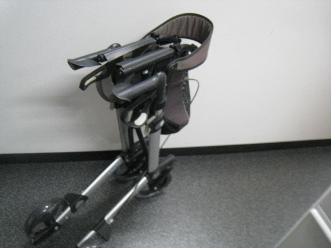 ハンディウォークＬ　GEMINO 30 歩行器 歩行車 パラマウントベッド ②