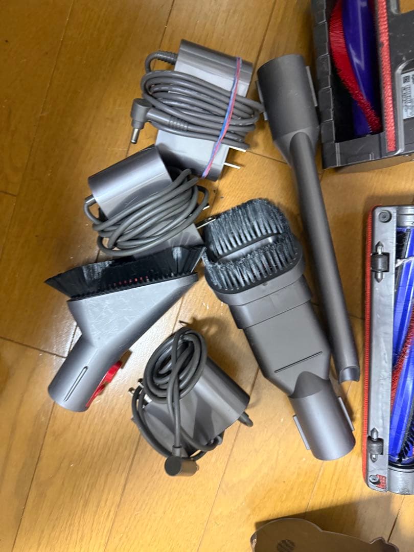 Dyson スティッククリーナー本体 各種アタッチメント付きジャンク品