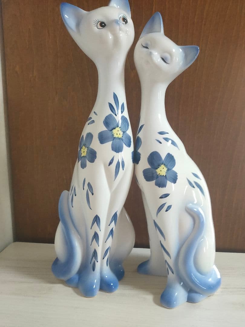 青い花模様の猫の置物 2体セット