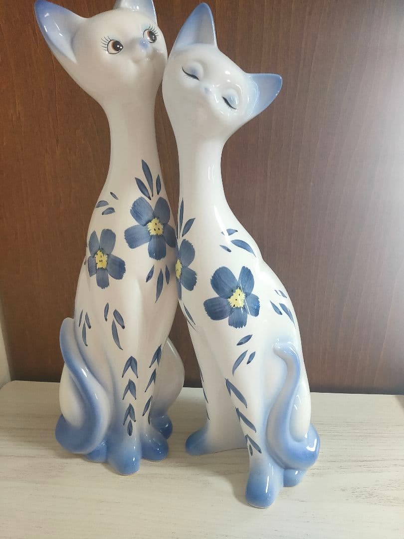 青い花模様の猫の置物 2体セット