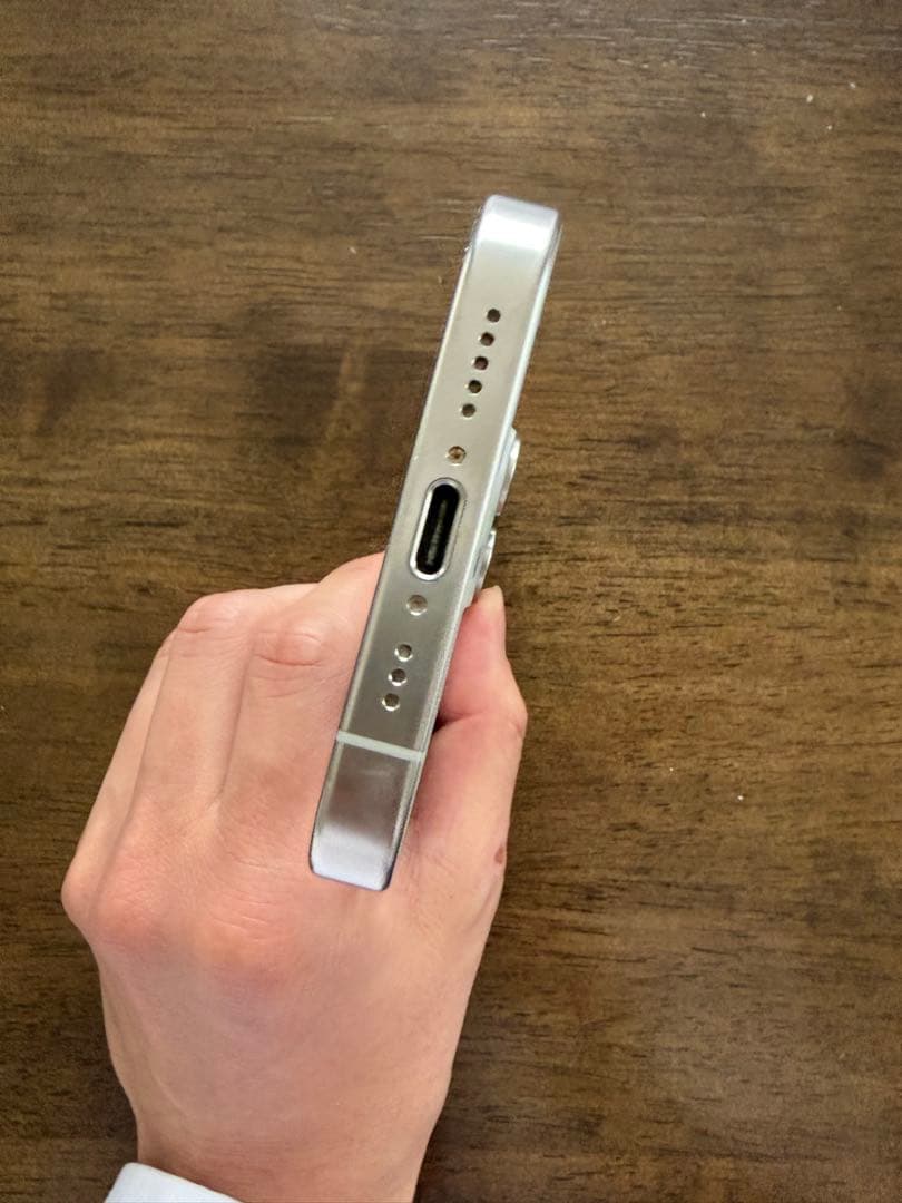 Apple iPhone 15 Pro ホワイト・ブラック