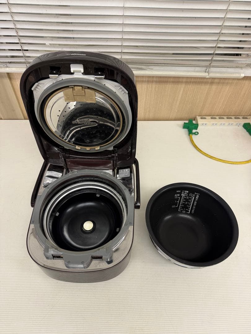 象印 マホービン IH炊飯ジャー 炊飯器5.5合圧力IH極め羽釜 NP-WB10