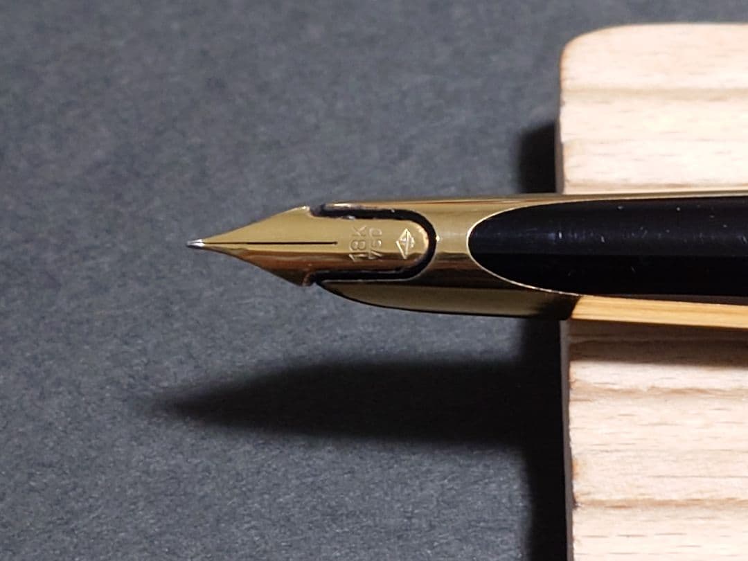 Waterman c/f モアレ plaque or g
