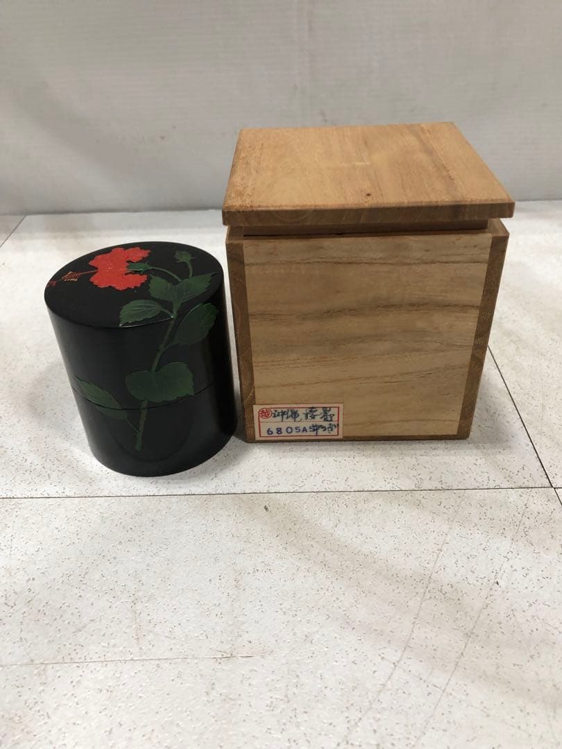 八3883【未使用品】琉球棗 漆塗り 茶道具 ハイビスカス柄