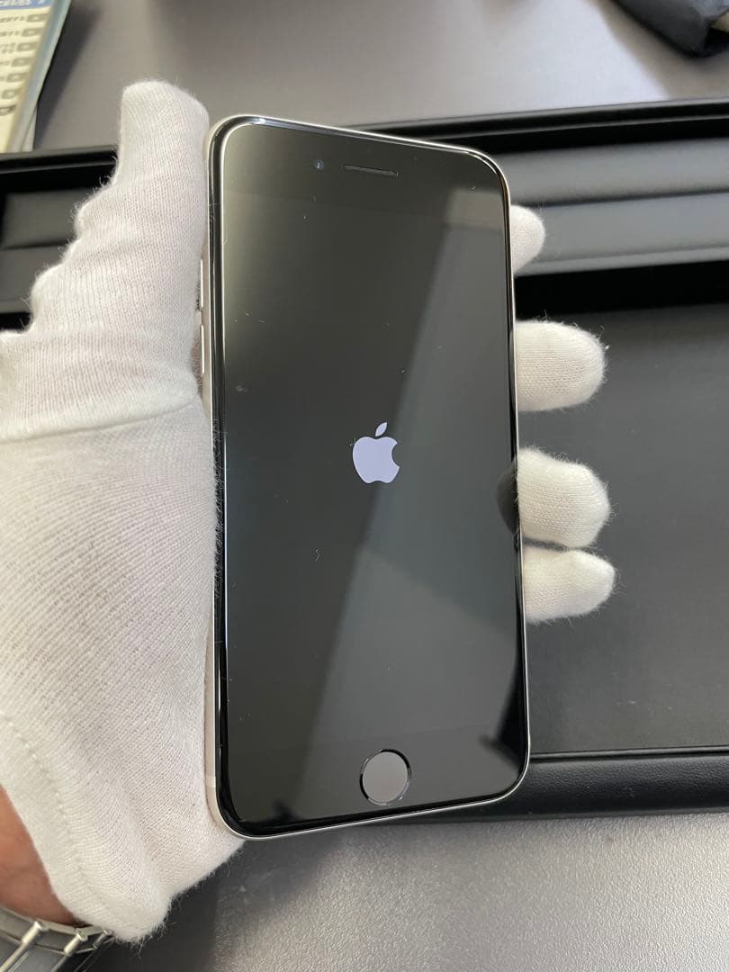 Apple iPhone アイフォン SE 第三世代 64GB ホワイト