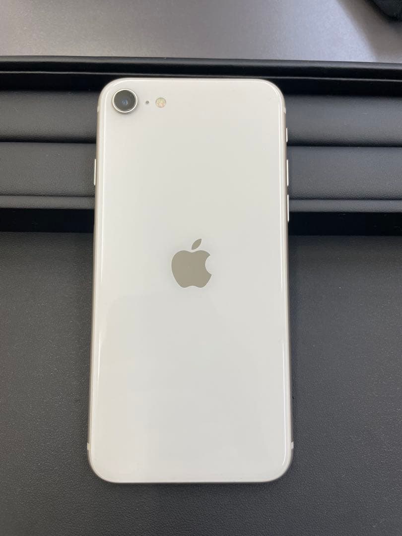 Apple iPhone アイフォン SE 第三世代 64GB ホワイト