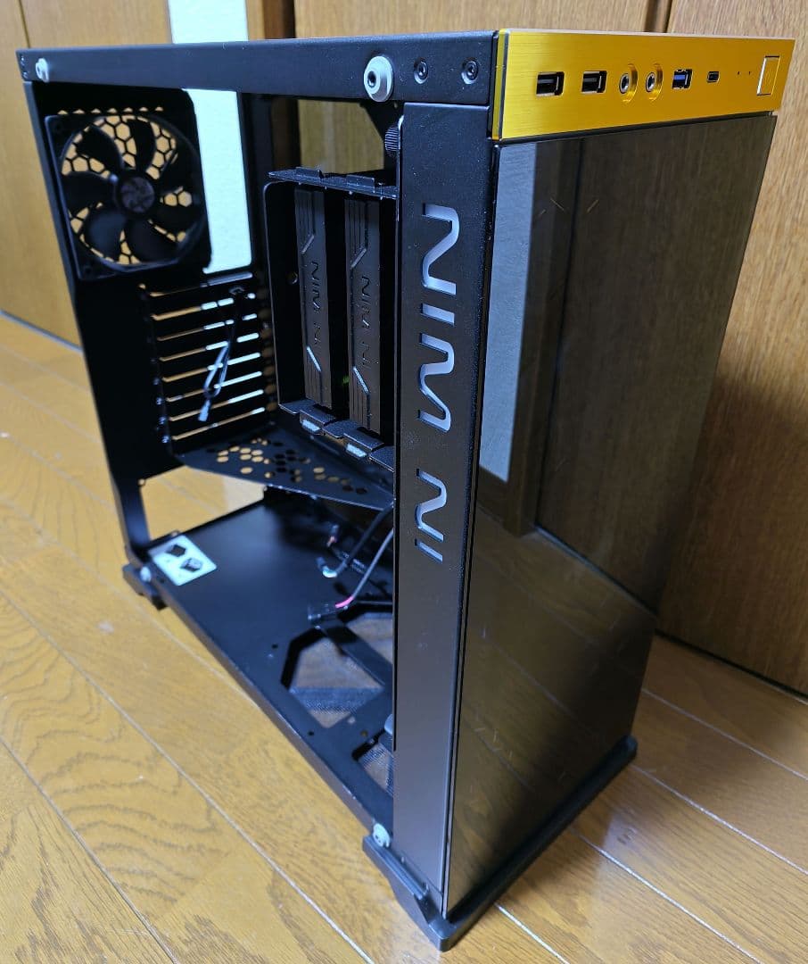 In Win 805 ゴールド サイドガラス PCケース