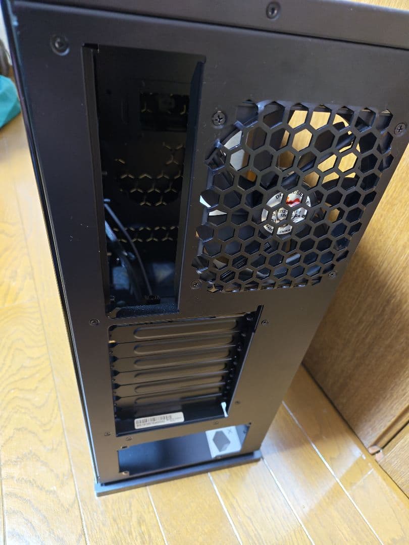 In Win 805 ゴールド サイドガラス PCケース