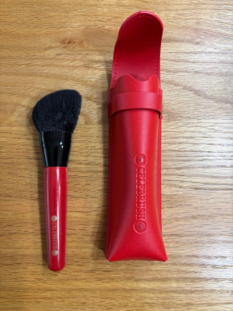CELEBRUSH フェイスブラシ 赤