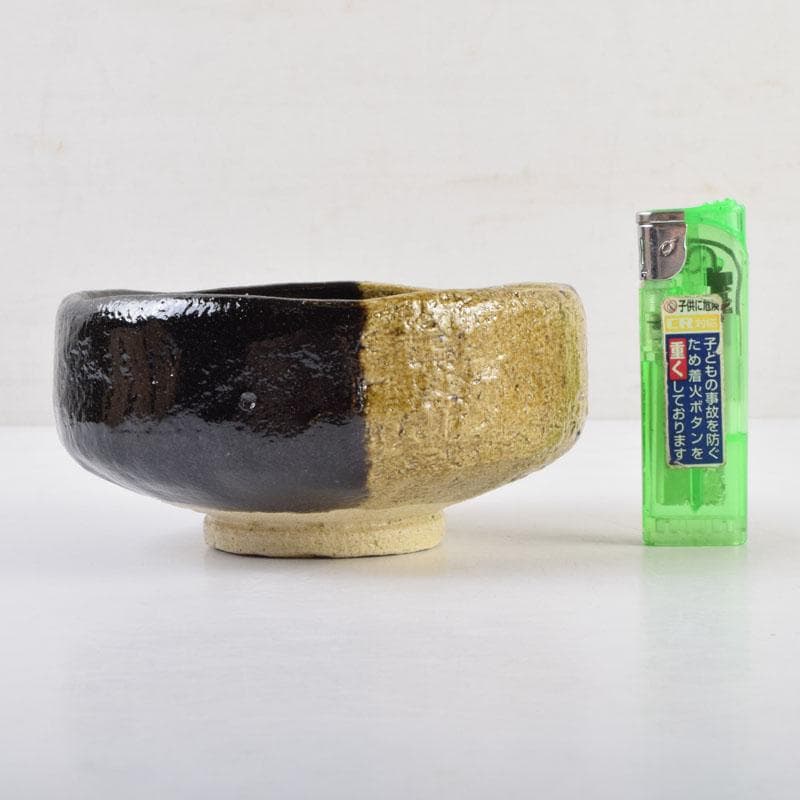 茶道具　川崎和楽作　黒楽　掛分　馬盥（ばだらい）茶碗　共布共箱　C　9004