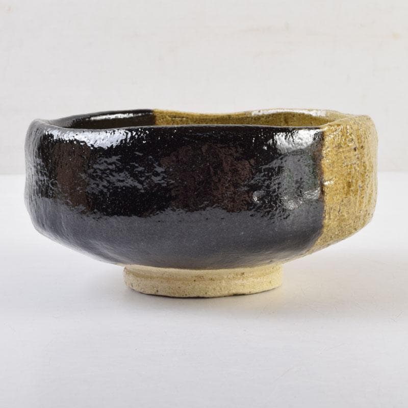 茶道具　川崎和楽作　黒楽　掛分　馬盥（ばだらい）茶碗　共布共箱　C　9004