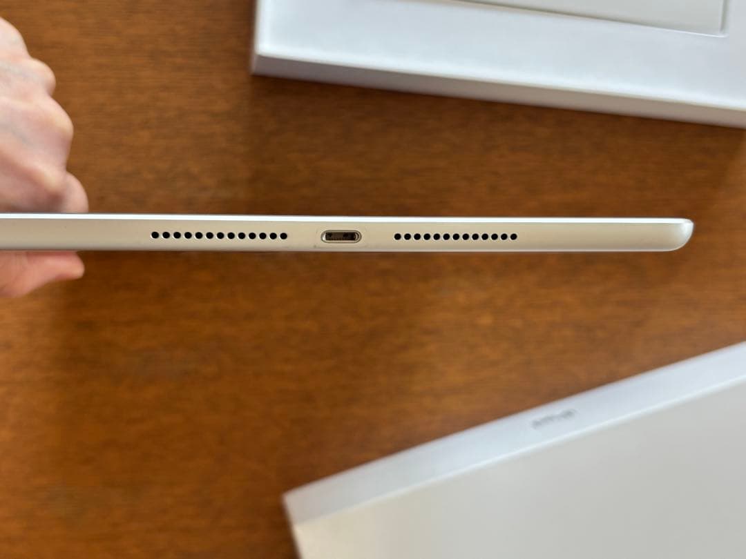 【美品】iPad 第9世代 64GB　iOS26.3