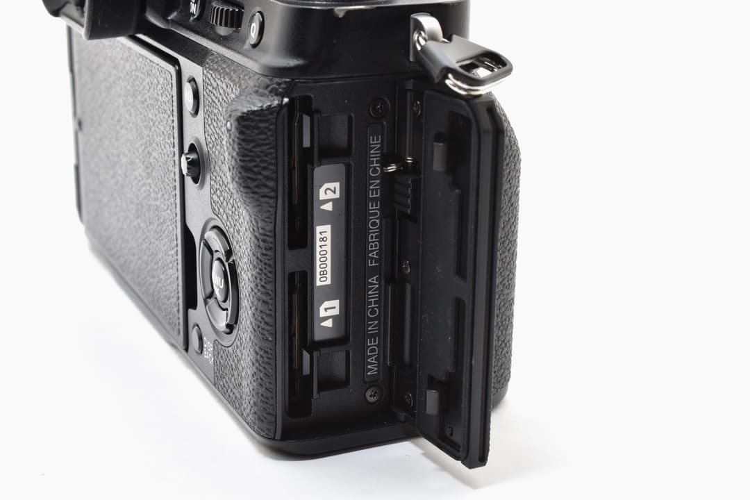 ■極上品■ フジフィルム X-T4 ミラーレス #D095