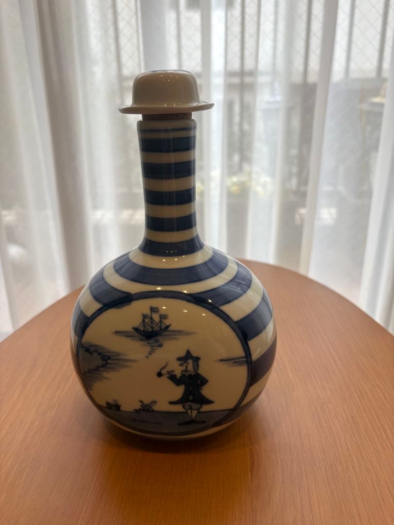 有田焼　しん壺　青花　長崎紋ボトル２本