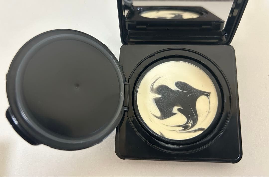GIVENCHY ジバンシイ ソワン ノワール UV コンパクト