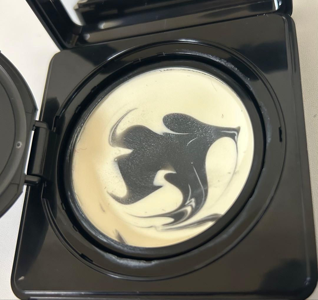 GIVENCHY ジバンシイ ソワン ノワール UV コンパクト