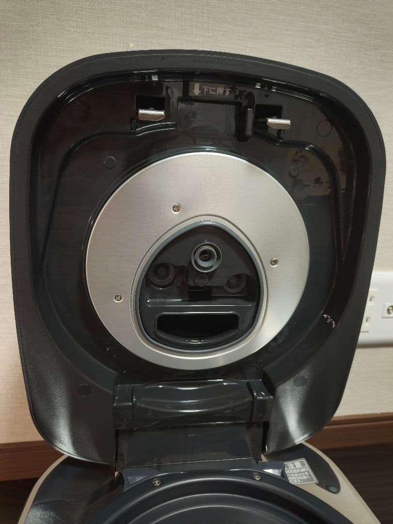 ZOJIRUSHI（象印）製 炊飯器 NW-FC18（1.8L／10合炊き）