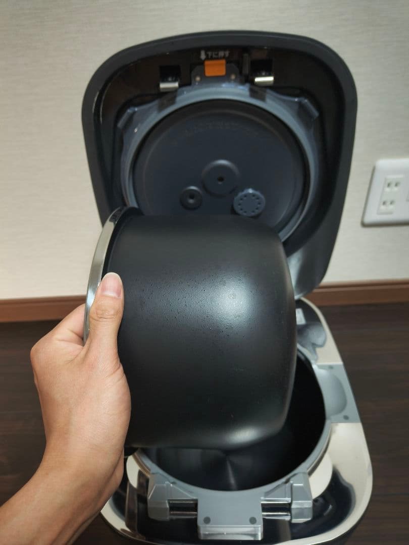 ZOJIRUSHI（象印）製 炊飯器 NW-FC18（1.8L／10合炊き）